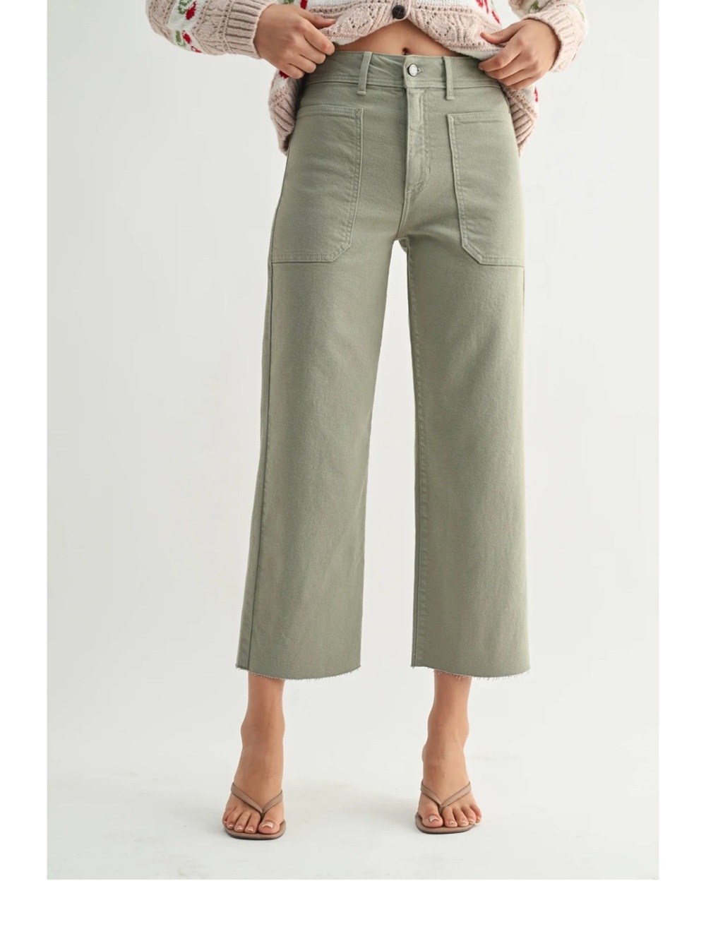 Just Black Denim
- High Rise Utility
Wide Leg. Size 27”